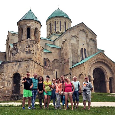 Giorgi'S Homestay Kutaisi Bagian luar foto
