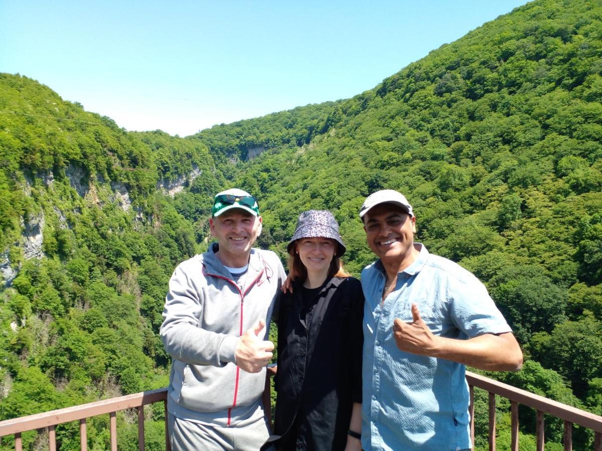 Giorgi'S Homestay Kutaisi Bagian luar foto
