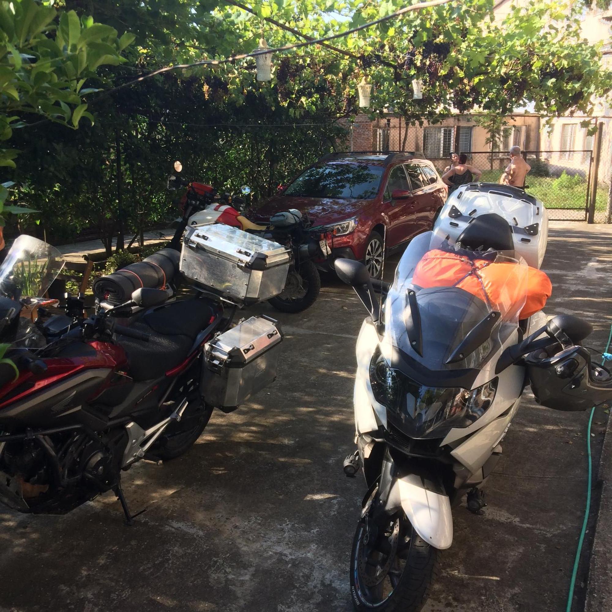 Giorgi'S Homestay Kutaisi Bagian luar foto