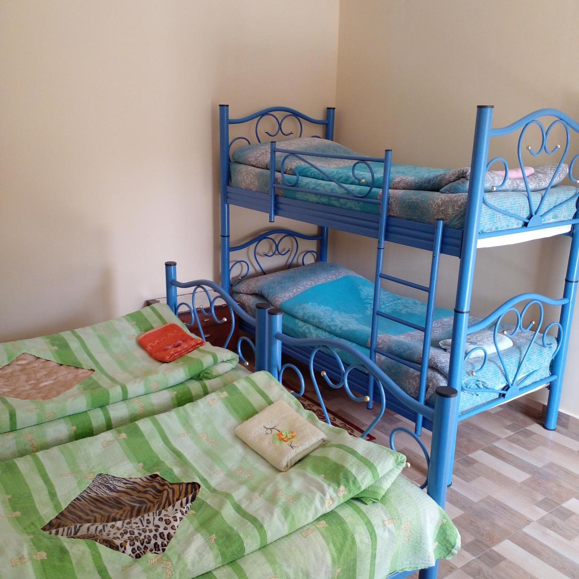 Giorgi'S Homestay Kutaisi Bagian luar foto