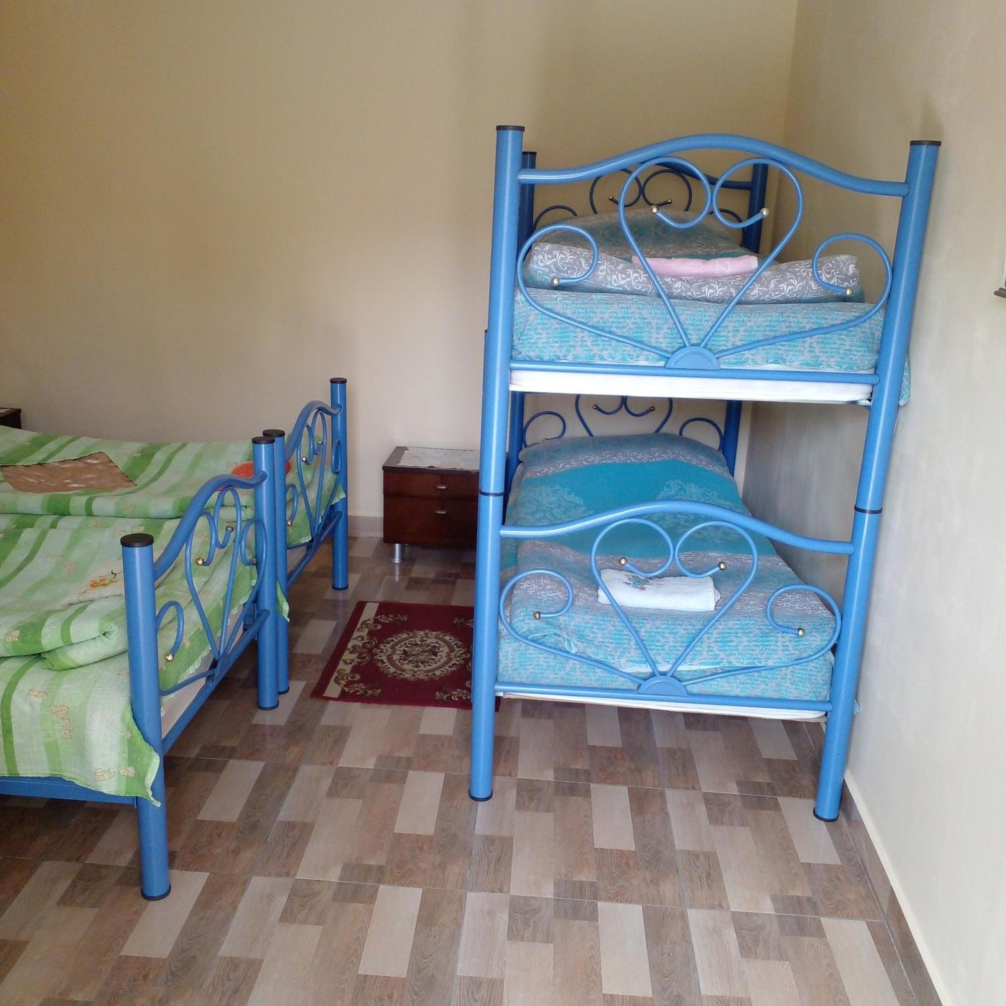 Giorgi'S Homestay Kutaisi Bagian luar foto