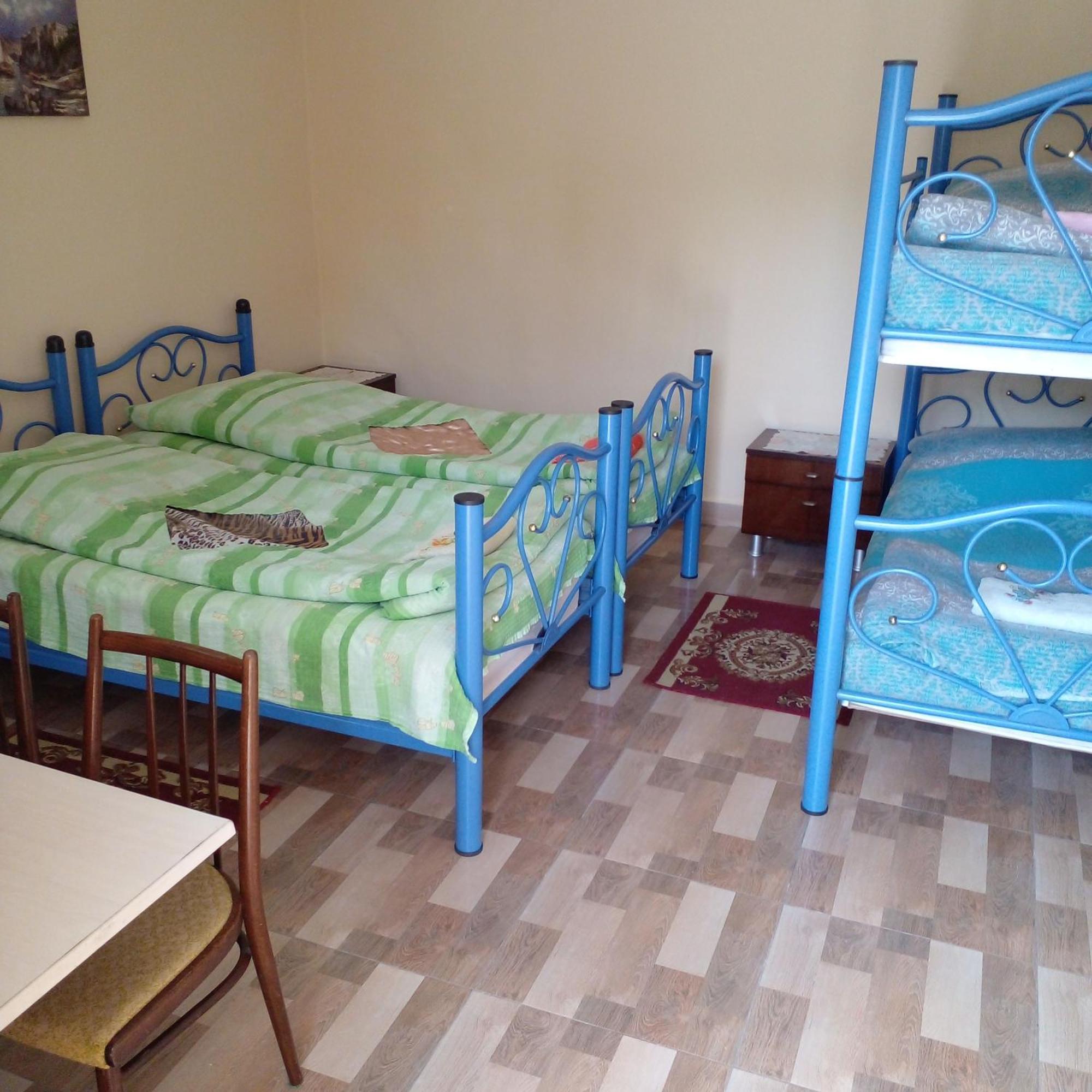 Giorgi'S Homestay Kutaisi Bagian luar foto