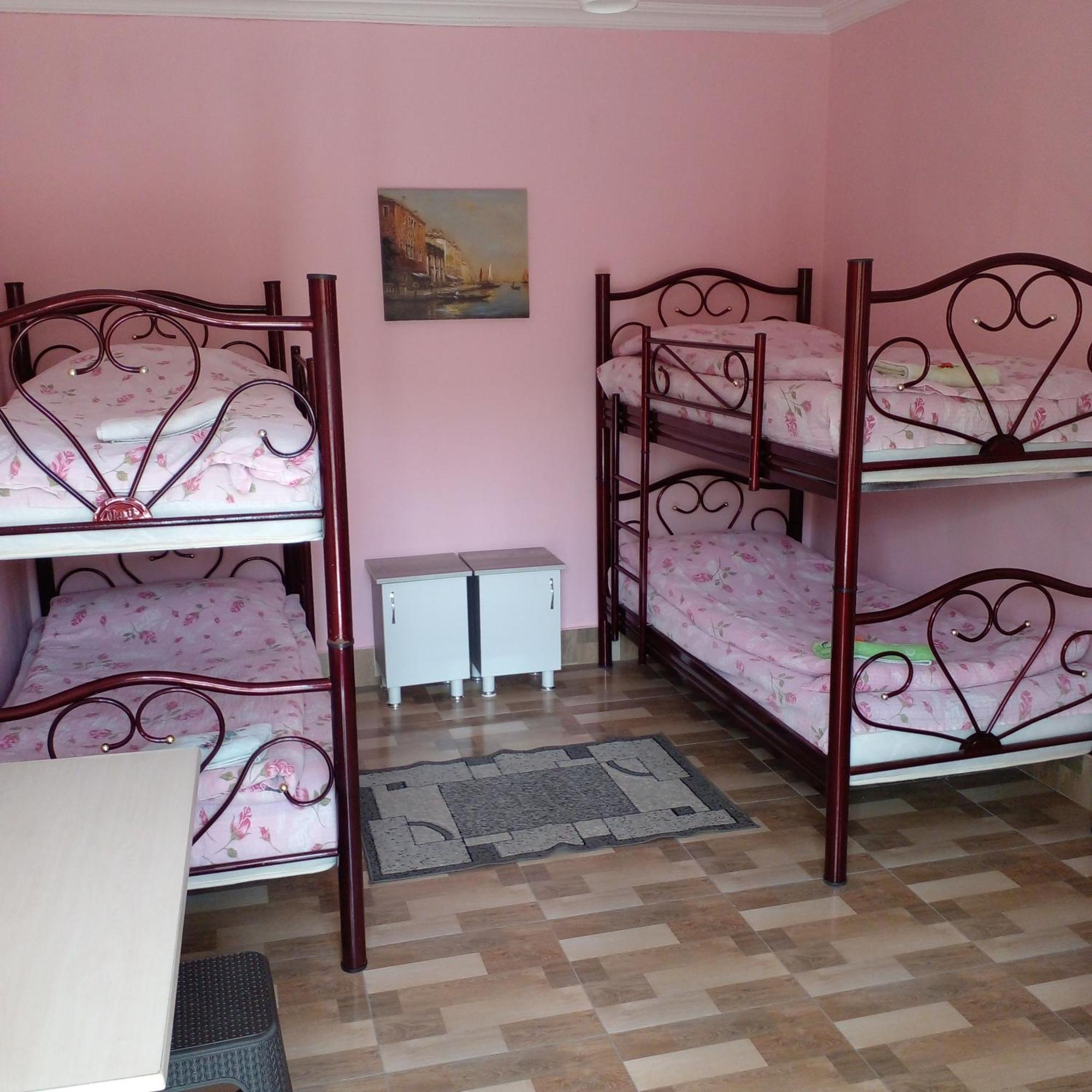 Giorgi'S Homestay Kutaisi Bagian luar foto