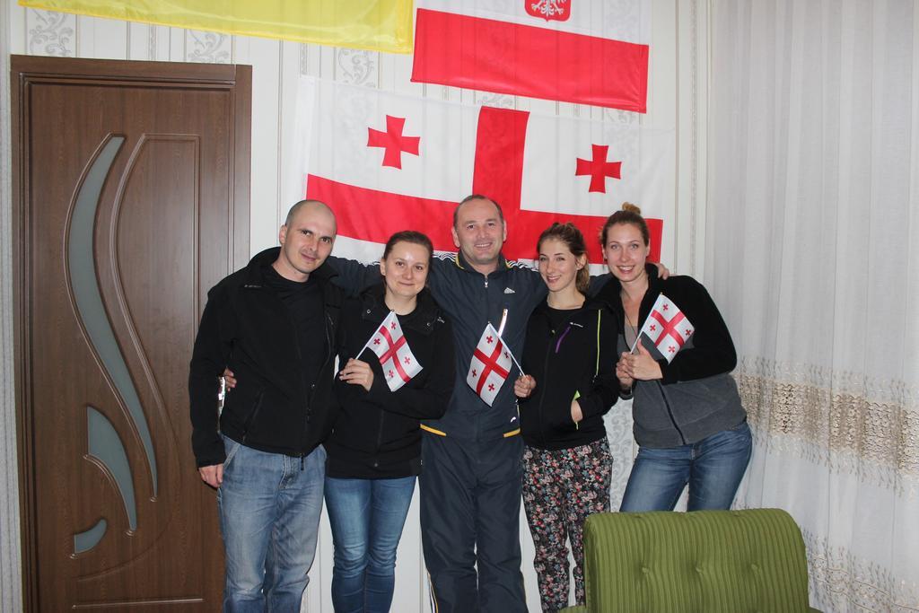 Giorgi'S Homestay Kutaisi Bagian luar foto