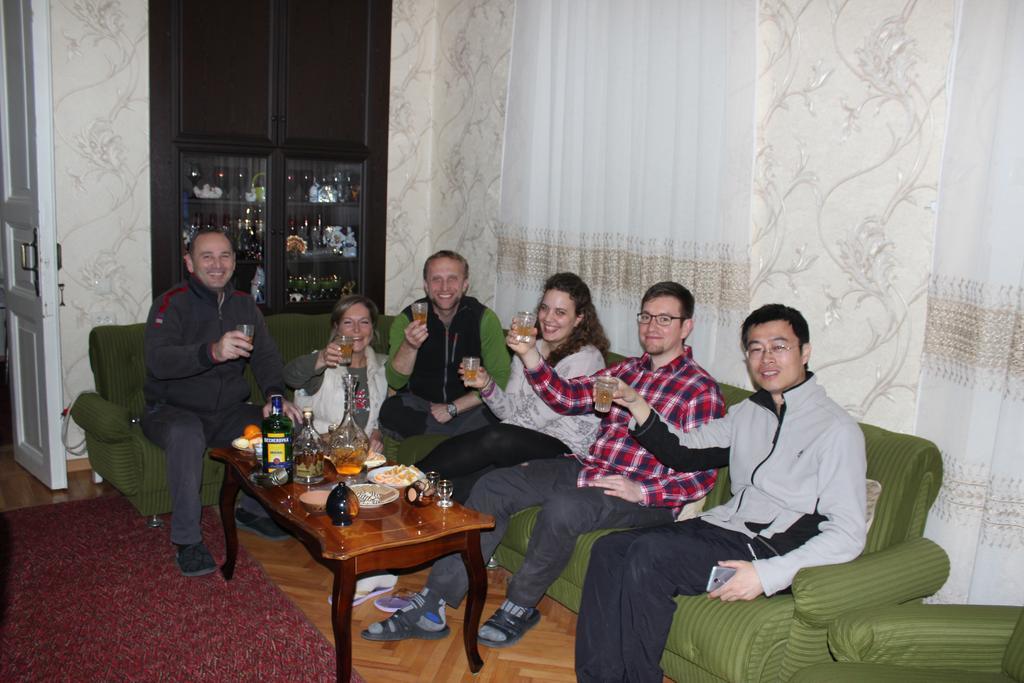 Giorgi'S Homestay Kutaisi Bagian luar foto