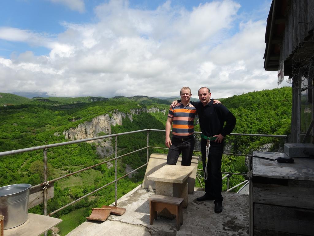 Giorgi'S Homestay Kutaisi Bagian luar foto