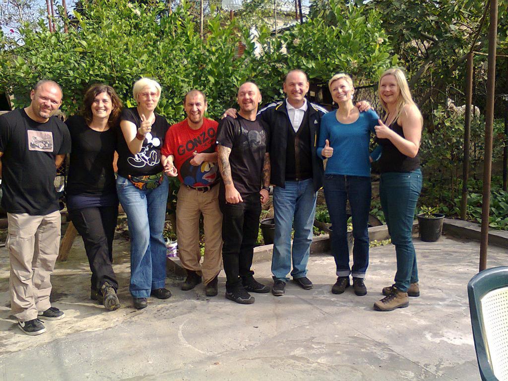 Giorgi'S Homestay Kutaisi Bagian luar foto