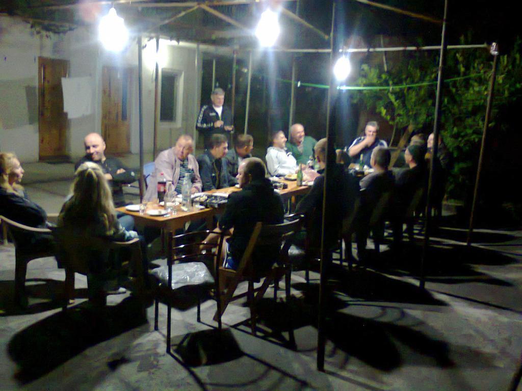 Giorgi'S Homestay Kutaisi Bagian luar foto
