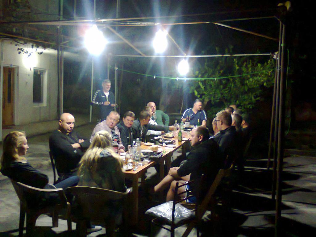 Giorgi'S Homestay Kutaisi Bagian luar foto
