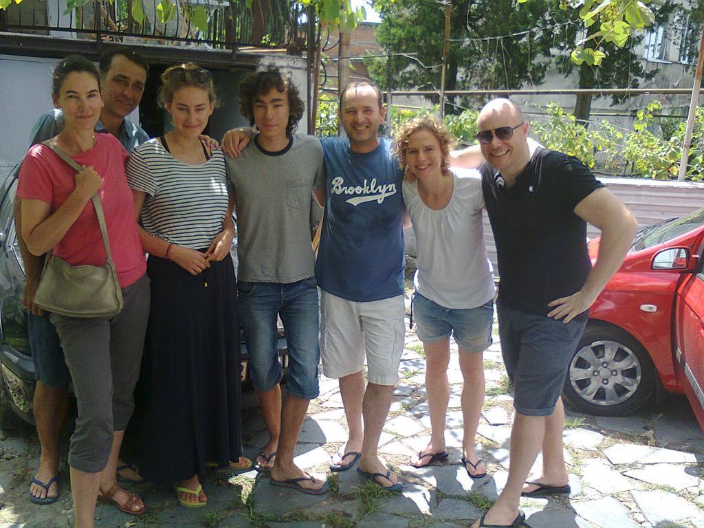 Giorgi'S Homestay Kutaisi Bagian luar foto