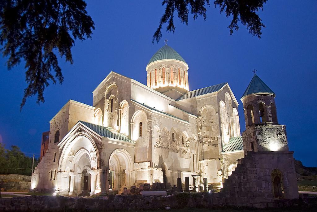 Giorgi'S Homestay Kutaisi Bagian luar foto