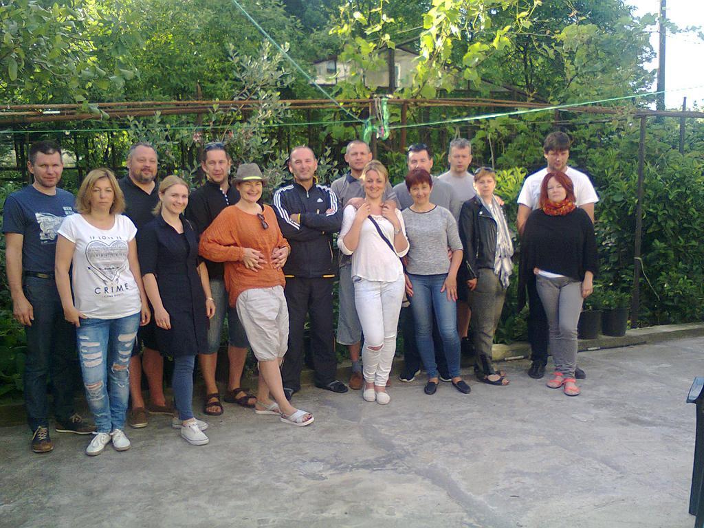 Giorgi'S Homestay Kutaisi Bagian luar foto