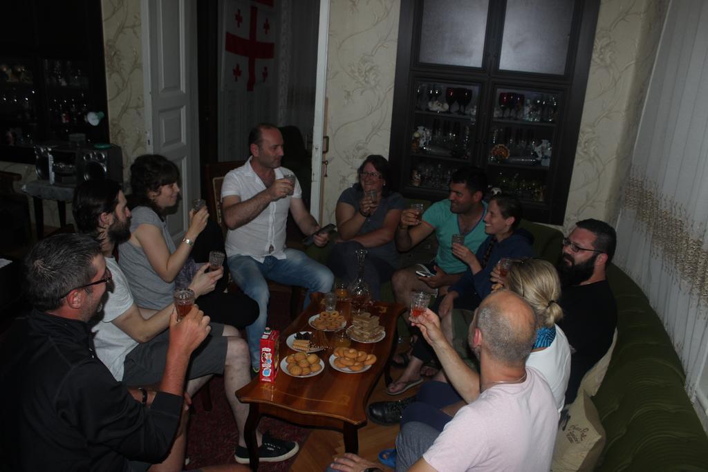 Giorgi'S Homestay Kutaisi Bagian luar foto