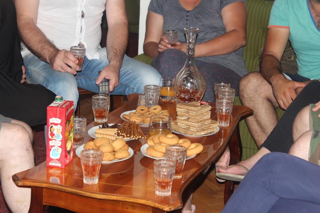 Giorgi'S Homestay Kutaisi Bagian luar foto