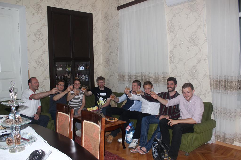 Giorgi'S Homestay Kutaisi Bagian luar foto