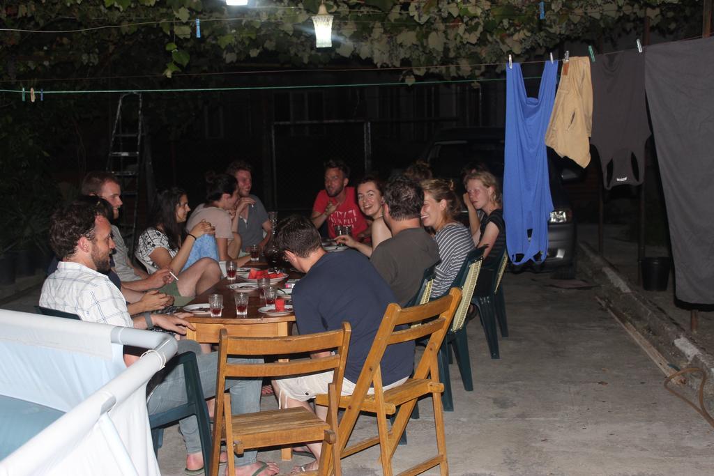 Giorgi'S Homestay Kutaisi Bagian luar foto