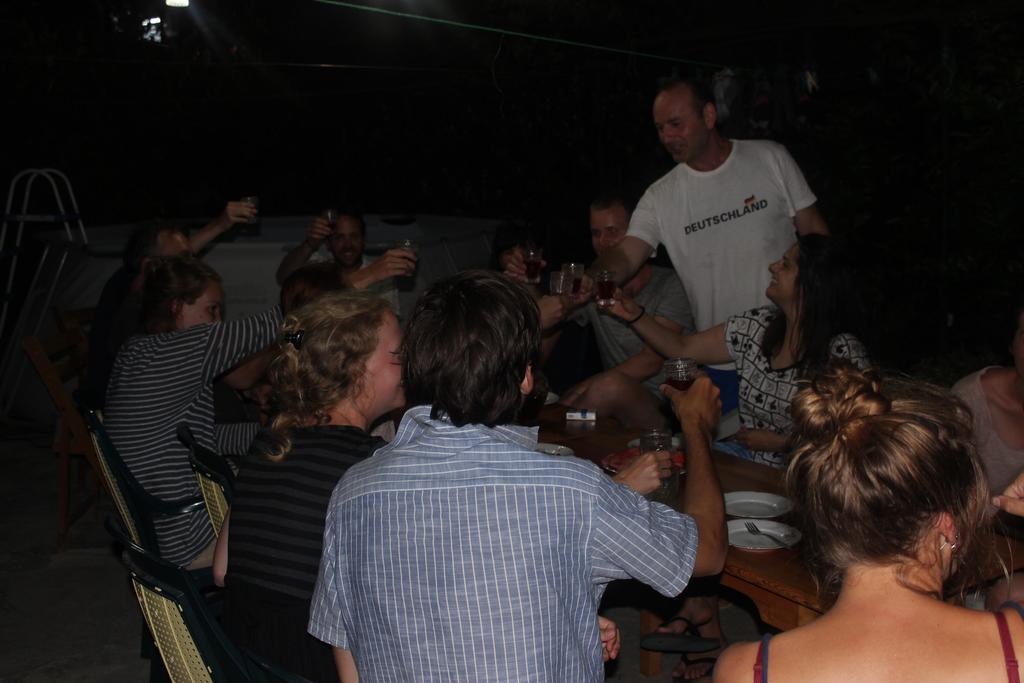 Giorgi'S Homestay Kutaisi Bagian luar foto