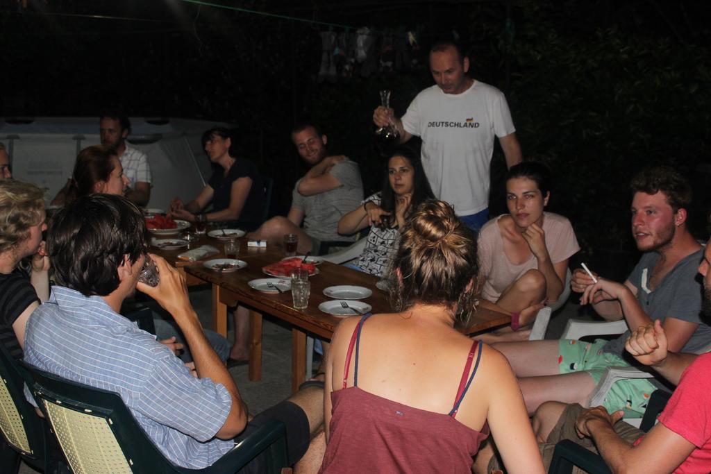 Giorgi'S Homestay Kutaisi Bagian luar foto