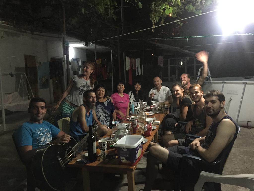 Giorgi'S Homestay Kutaisi Bagian luar foto