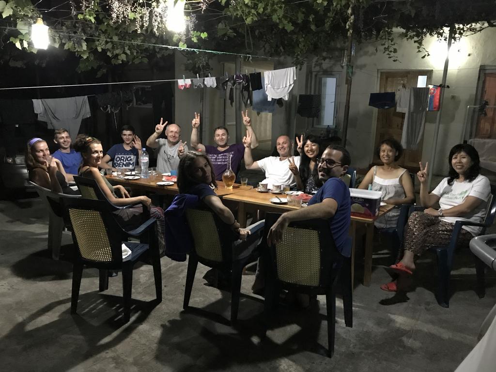 Giorgi'S Homestay Kutaisi Bagian luar foto