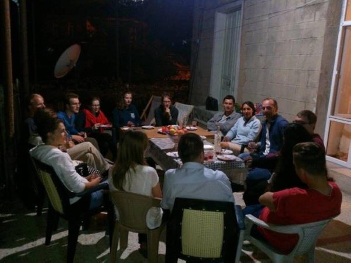 Giorgi'S Homestay Kutaisi Bagian luar foto