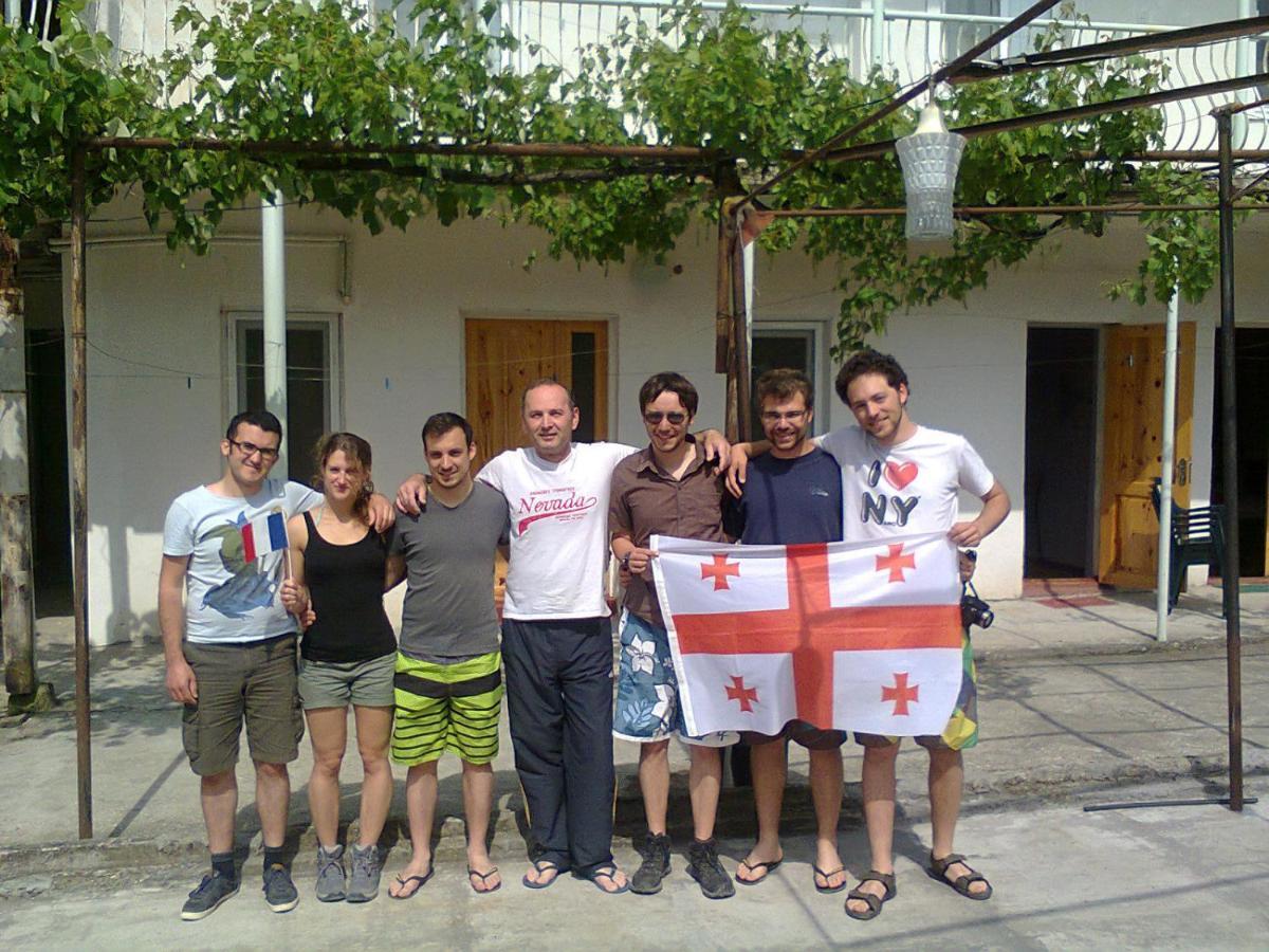 Giorgi'S Homestay Kutaisi Bagian luar foto